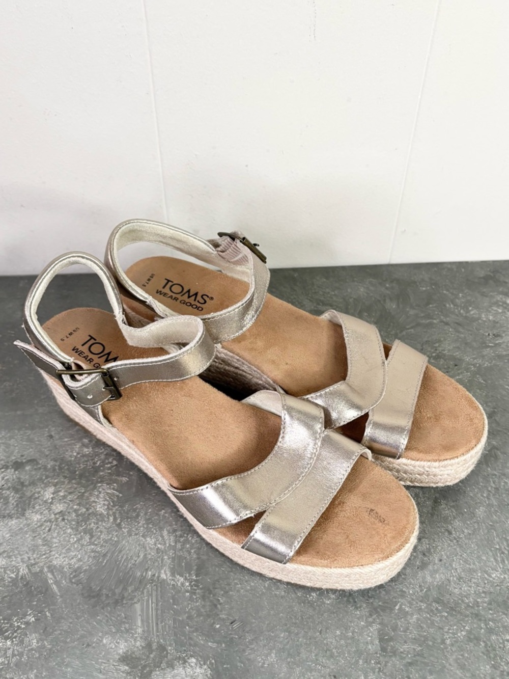 TOMS Aurdrey Espadrille Wedge Sandal size 7.5 metallic tan silver - Picture 4 of 12
